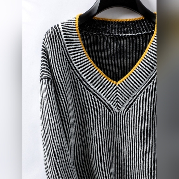 Striped V-Neck Long Sleeve Sweater - Picture 3 of 6